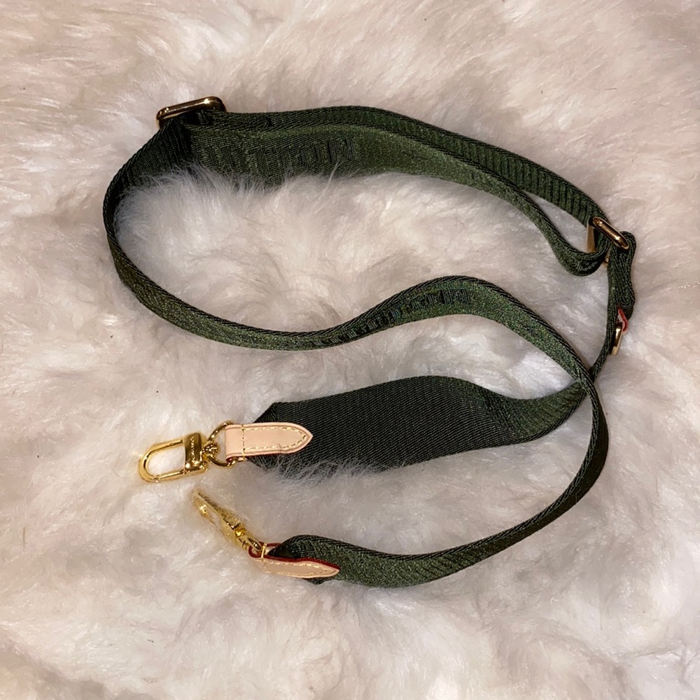 adjustable Louis Vuitton inscribed Jacquard strap POCHETTE BANDOULIÈRE